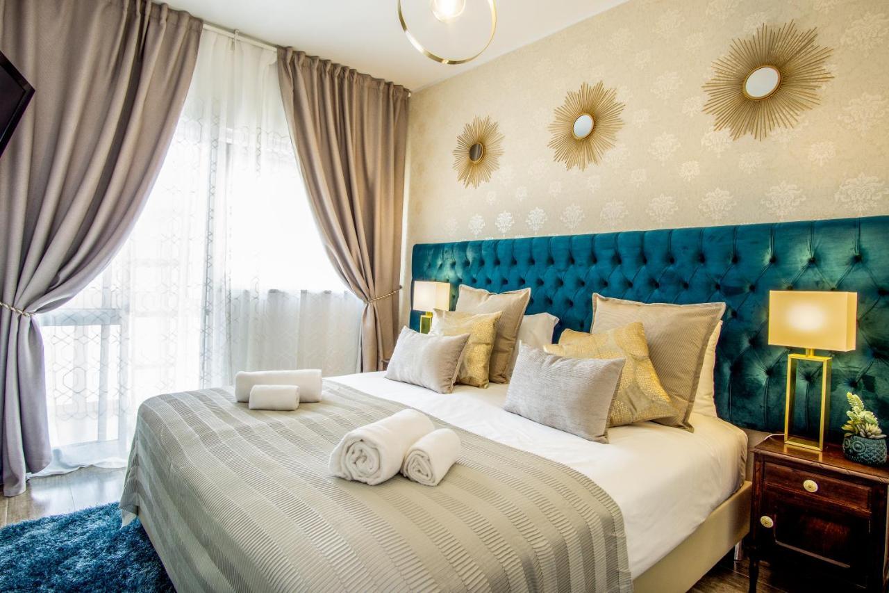 Gaze Out At The City In A Retro-Chic Getaway Lizbona Zewnętrze zdjęcie