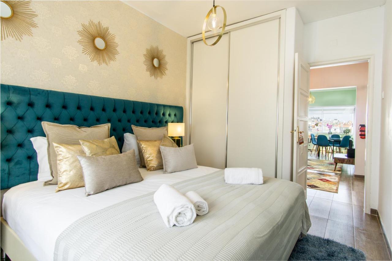 Gaze Out At The City In A Retro-Chic Getaway Lizbona Zewnętrze zdjęcie