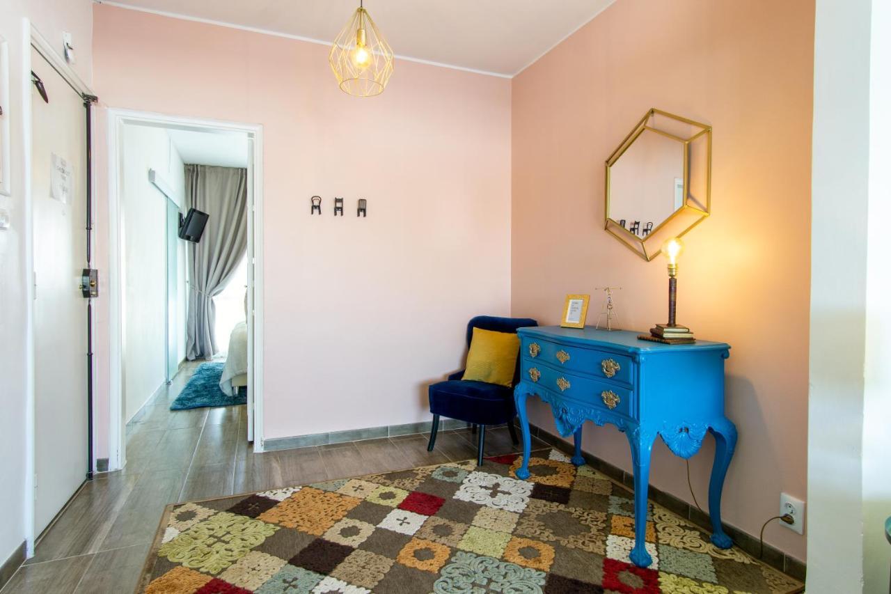 Gaze Out At The City In A Retro-Chic Getaway Lizbona Zewnętrze zdjęcie